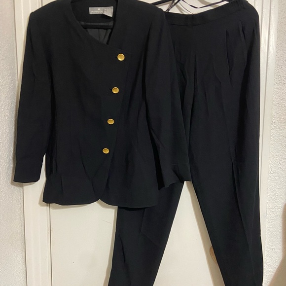 Vintage Liz Claiborne elegant classy Black Pantsuit with Gold Buttons size 14 - Picture 1 of 11